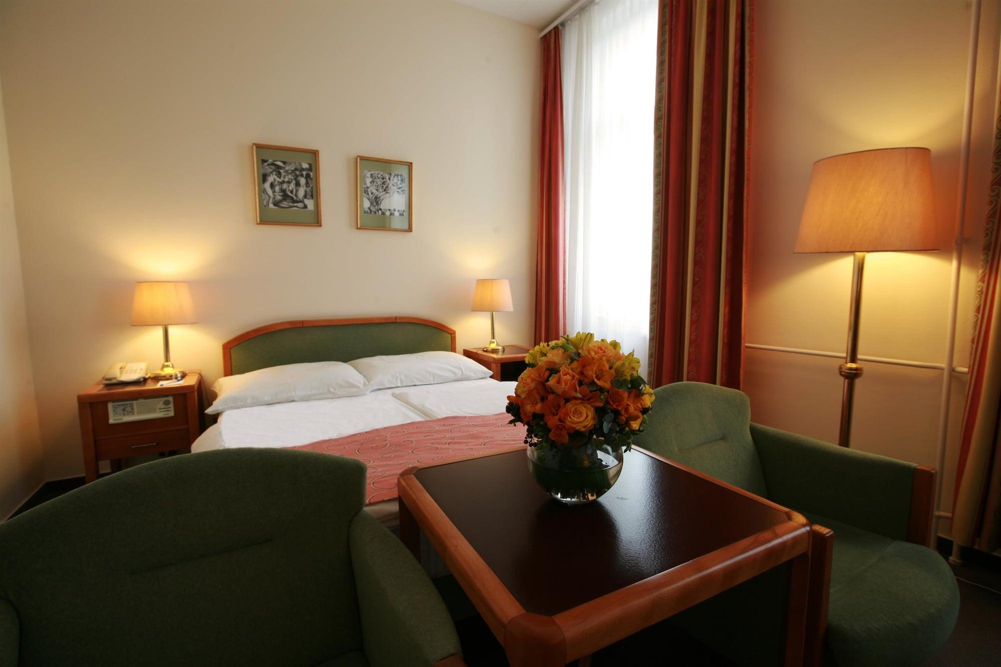 Danubius Hotel Raba Bagian luar foto