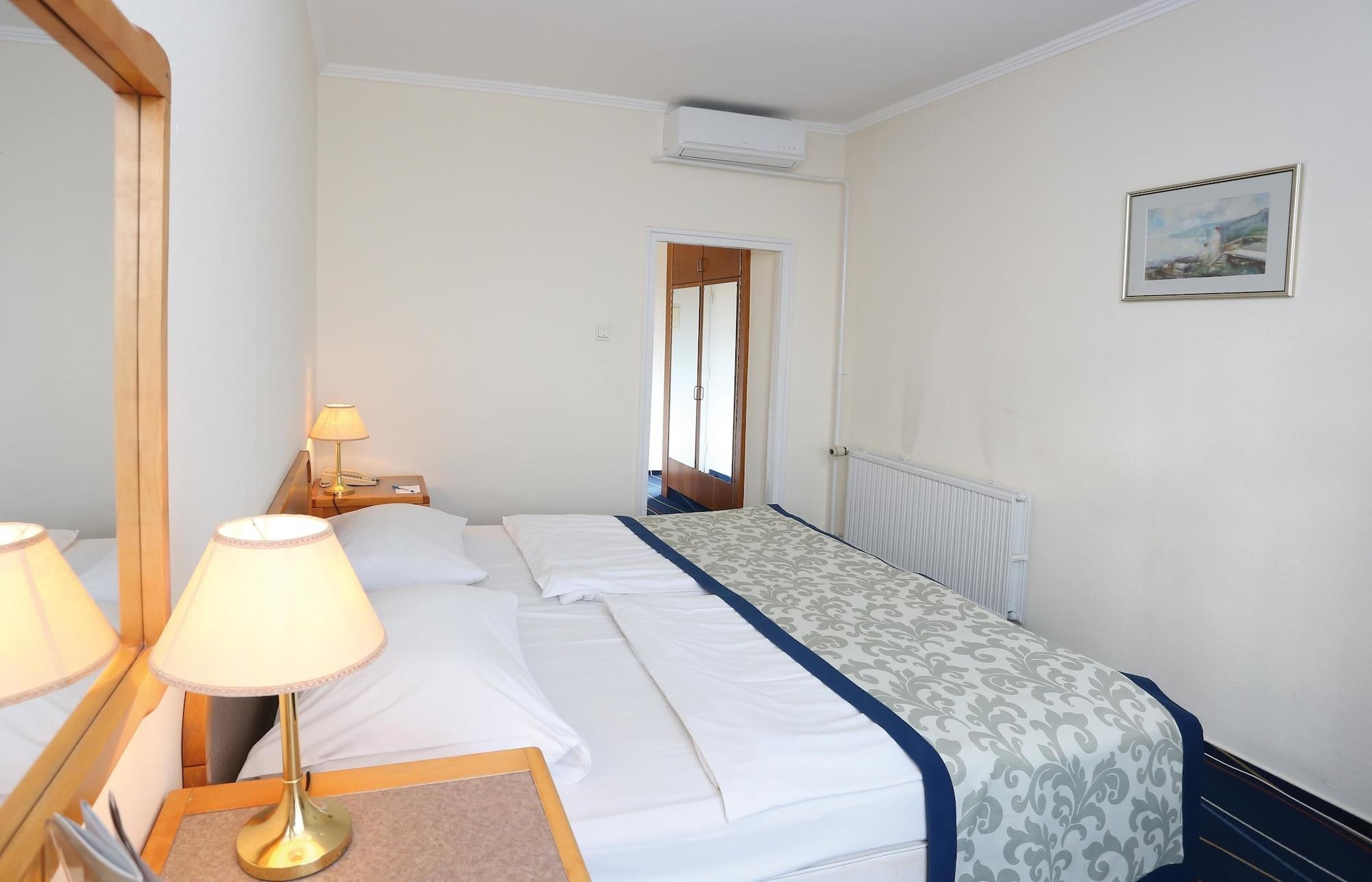 Danubius Hotel Raba Bagian luar foto